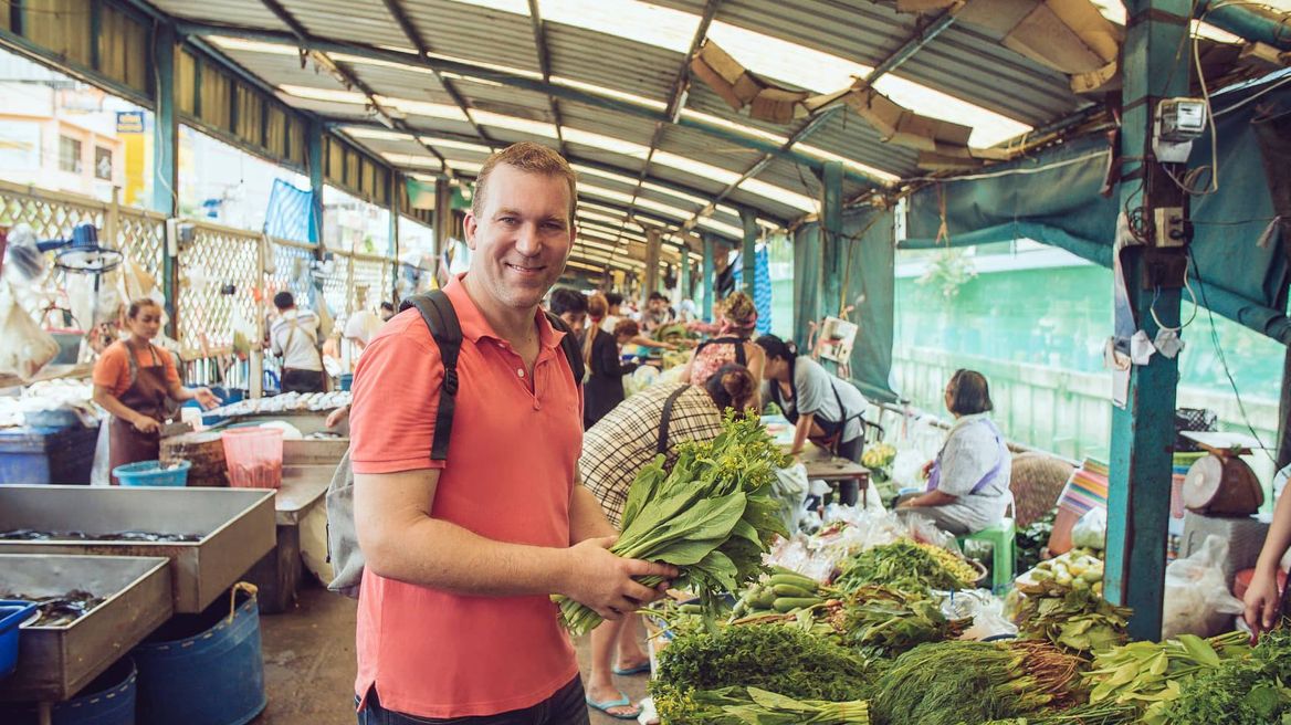 Visit the largest fresh market in Bangkok