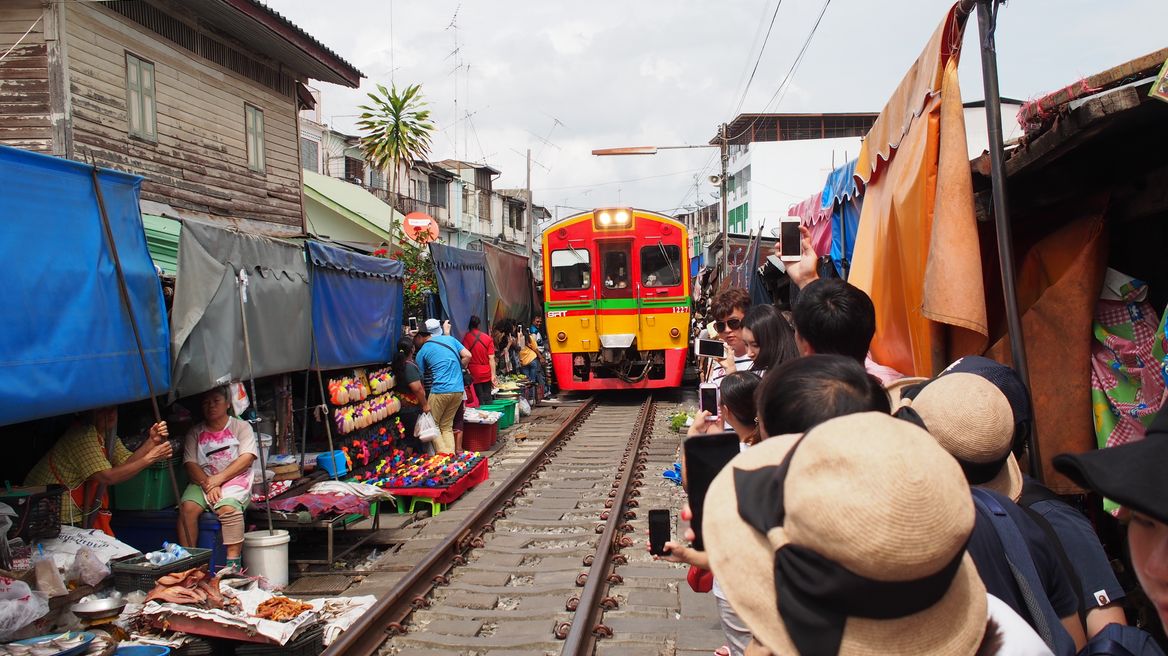 RomHub Train market