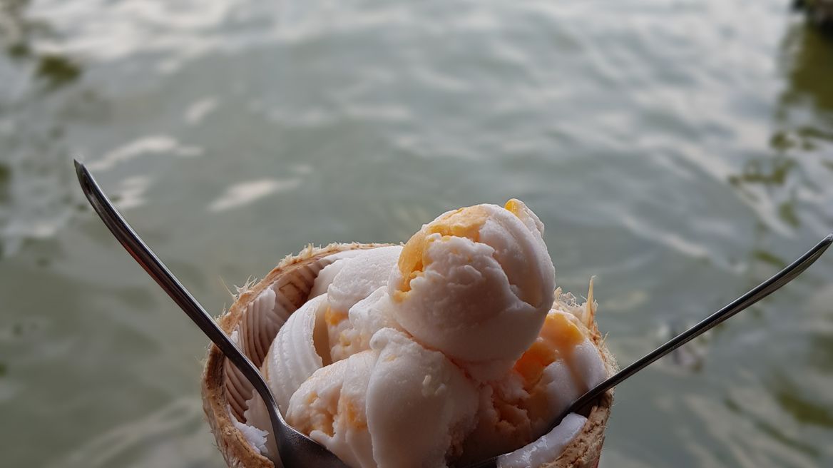 Thai street food: Frozen egg ice-cream