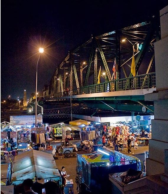 Memorial Bridge at night