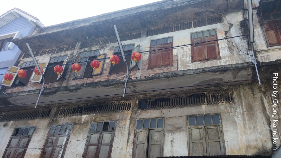 Old building in Songwad Road