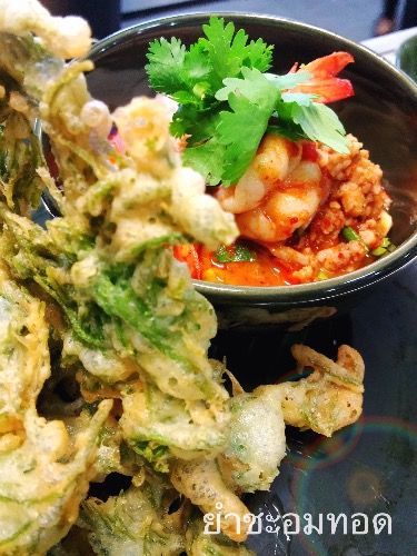 Spicy salad of deep fried vegetables