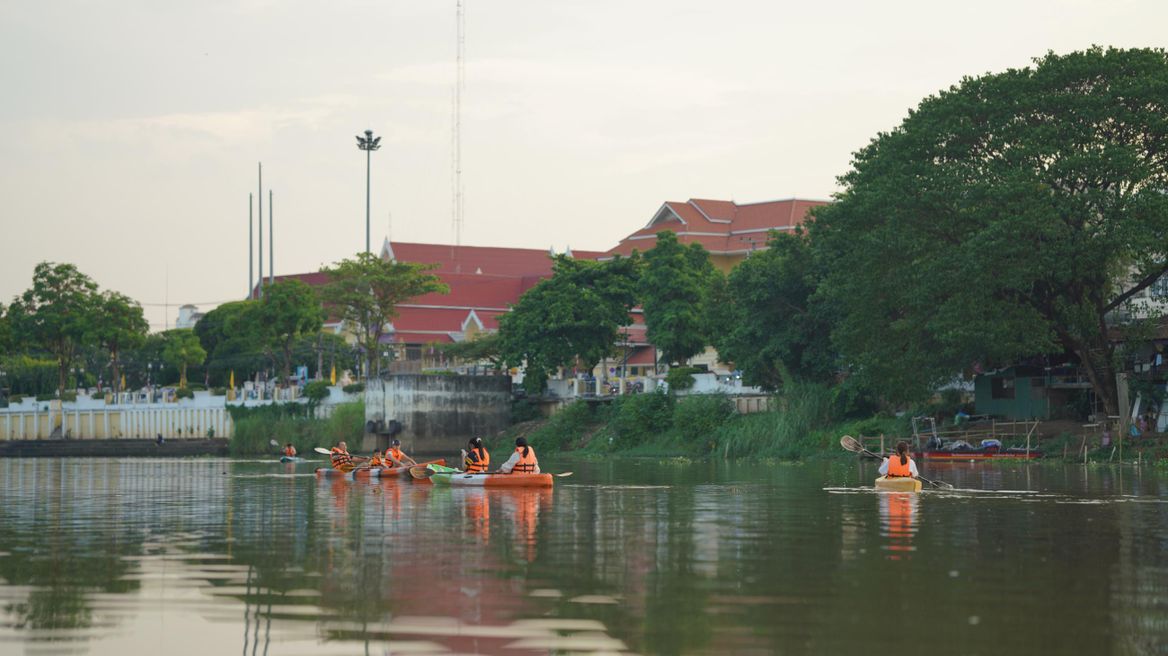 Sightseeing the biggest old market named Warorot market known as Kad Luang on sunset scenery.