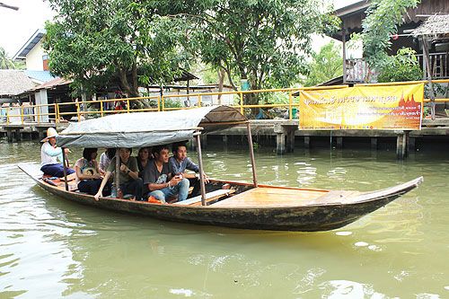 Paddle boat