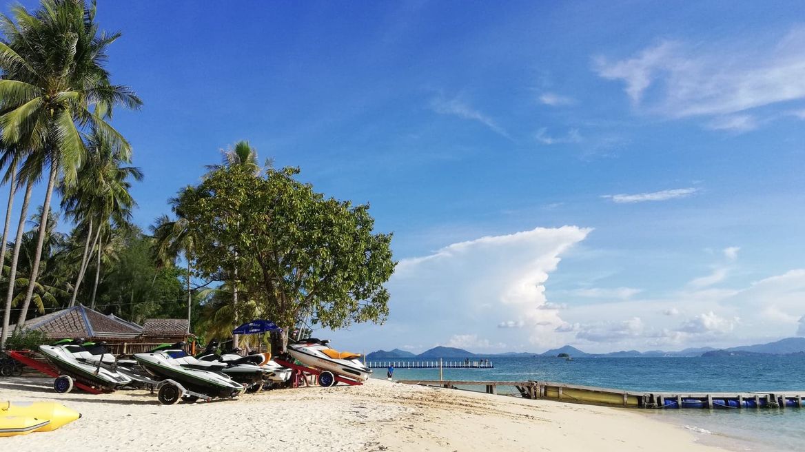 Naka Noi Beach