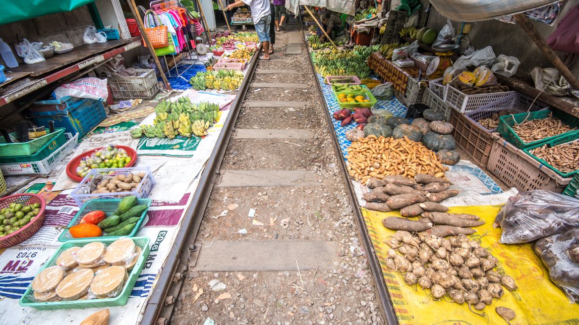 See the products sold on the train track