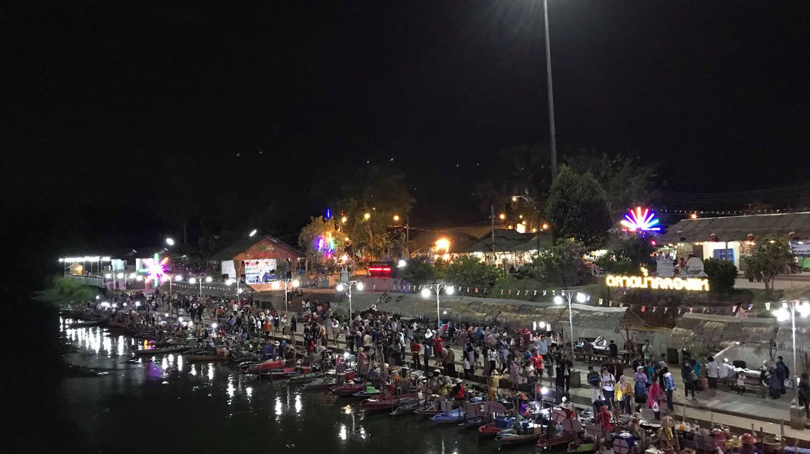 Khlong Hae Floating market