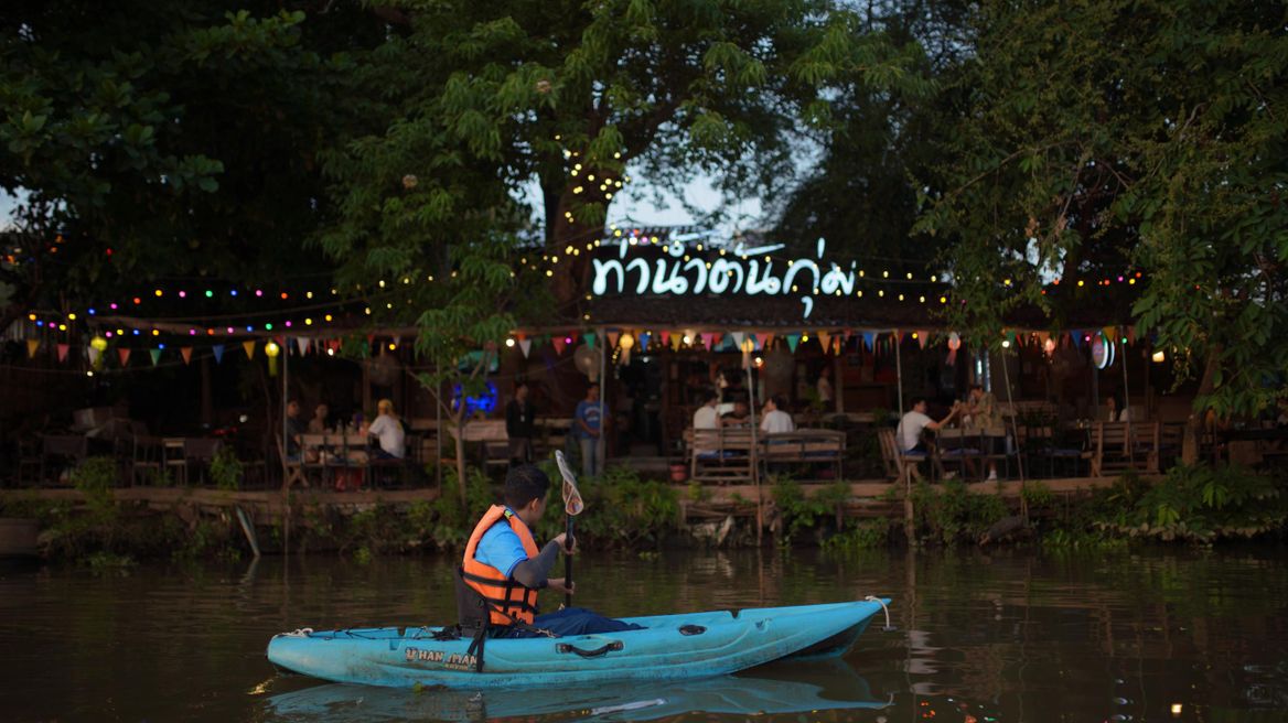 Embark through hotels, restaurants, bars besides where plenty of colorful light