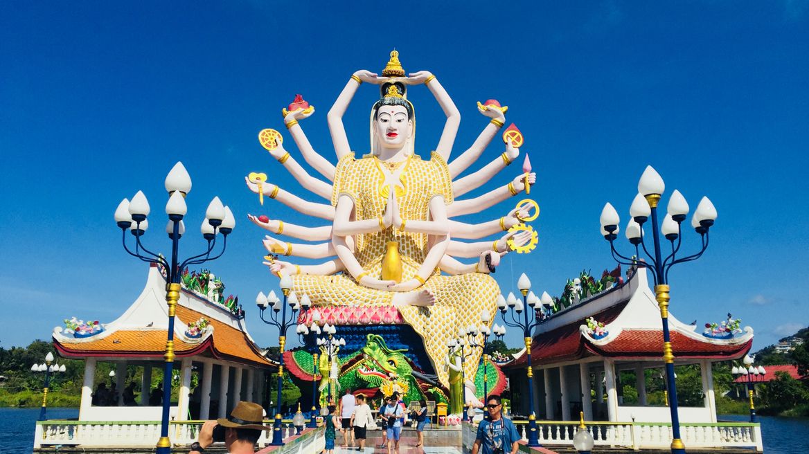 Wat Plai Laem