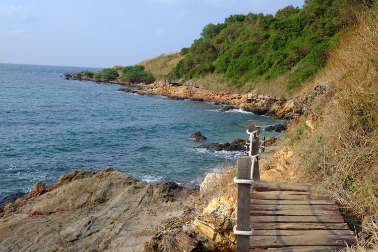 At Khao Laem Ya