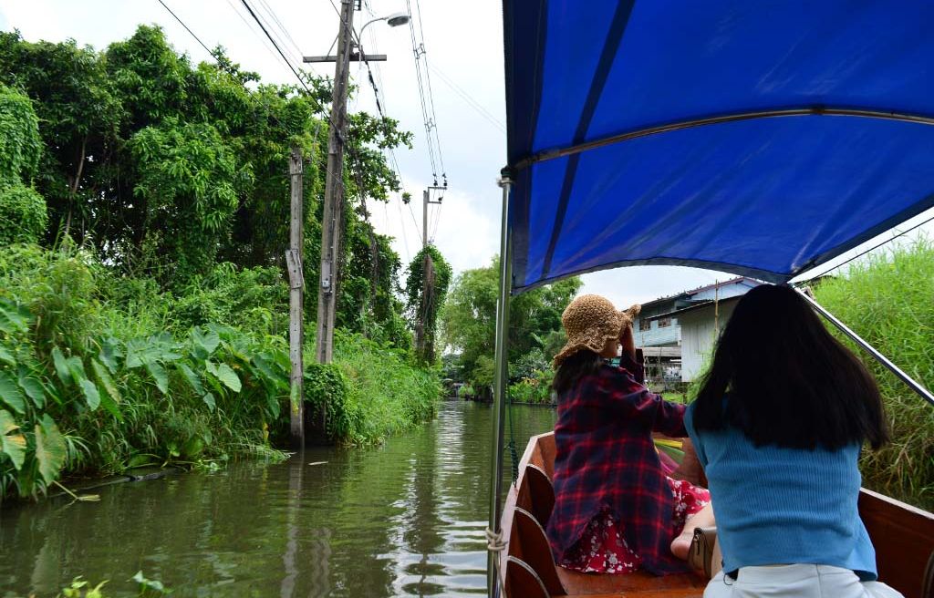 Latmayom floating market