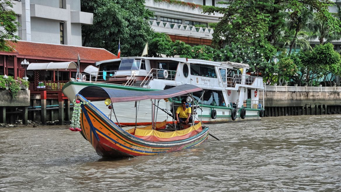 Long tail boat 