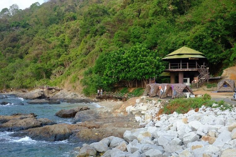 At Khao Laem Ya