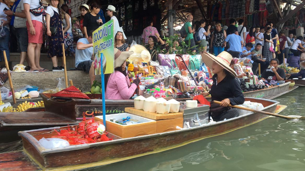 Damnoen Saduak Floating Market