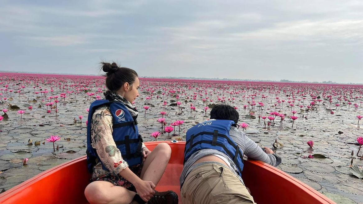 Red lotus lake udonthani