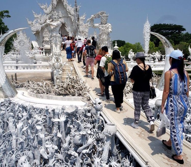 White Temple : Bridge enter the main chapel or ubosot