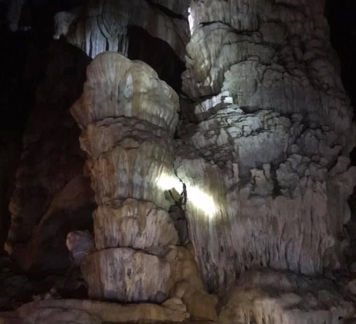 Daimond cave colum of stalactite also some of helictites in this cave