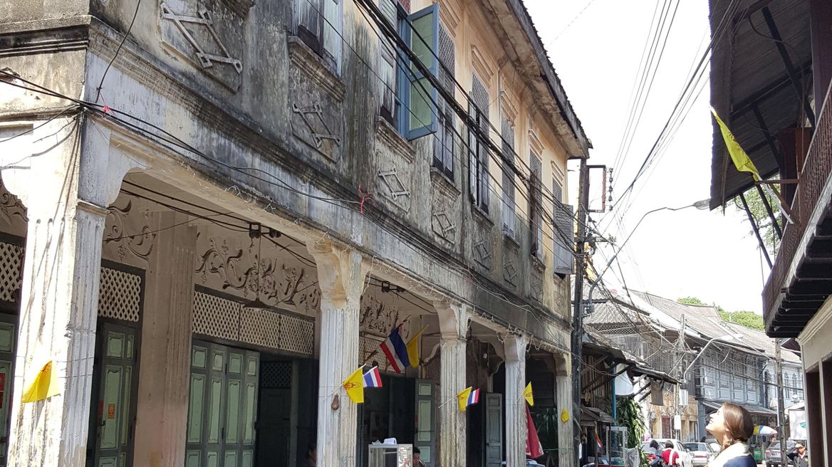 Walking in the old town, the  wake of the past.