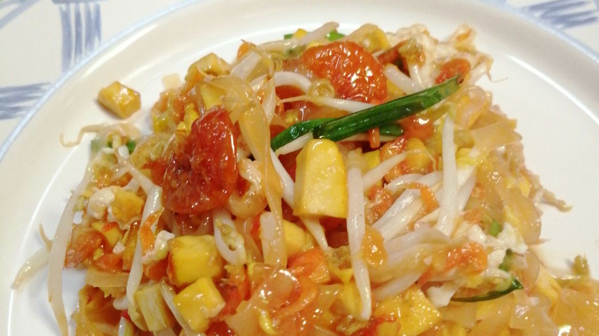 Thai luch with Phad Thai and another.