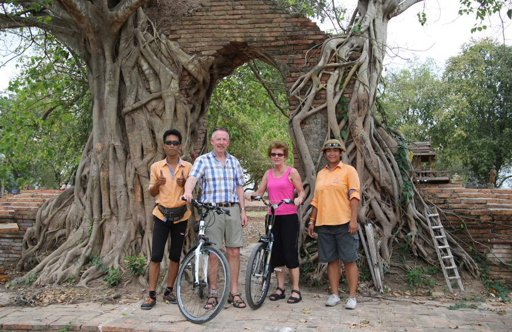 Make interesting stops during the tour