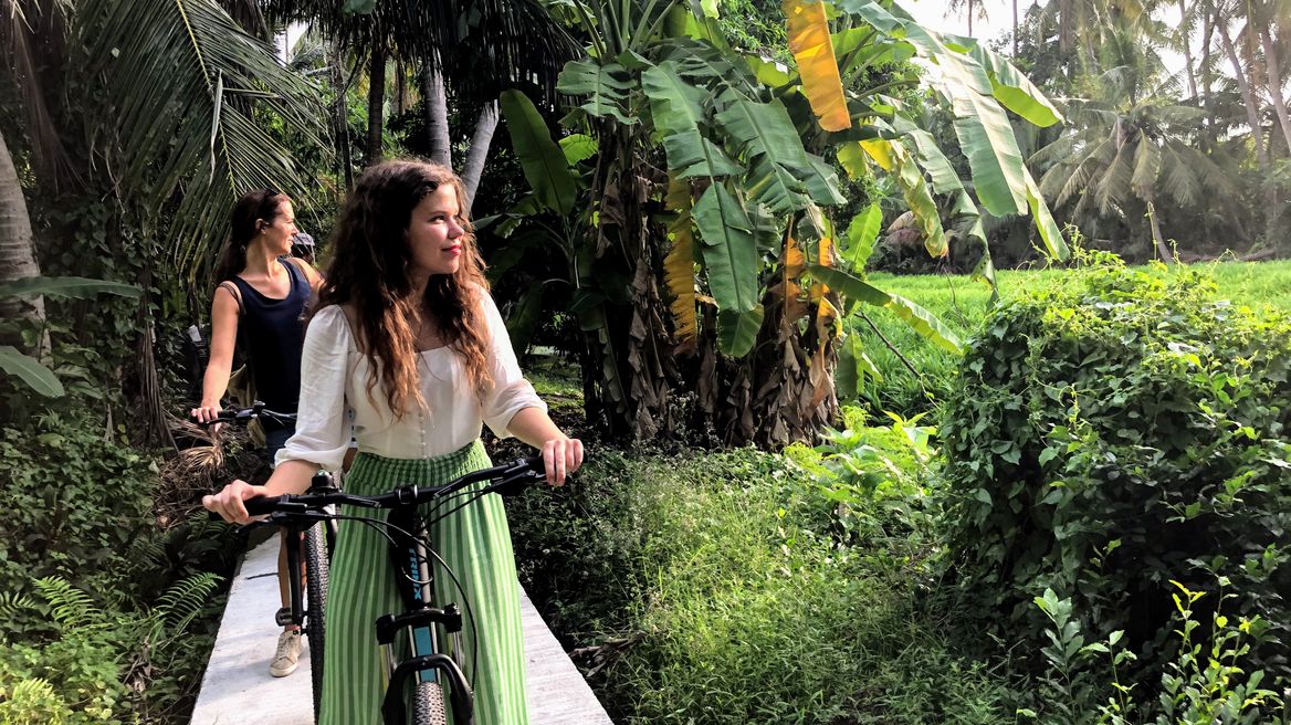 Ride through green areas of Bangkok