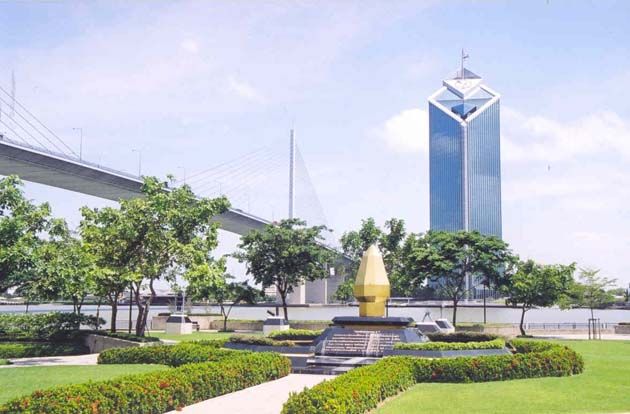 The Rama VIIII Bridge Park