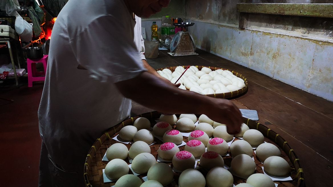 Gu Long Boa , Chinese bun baker