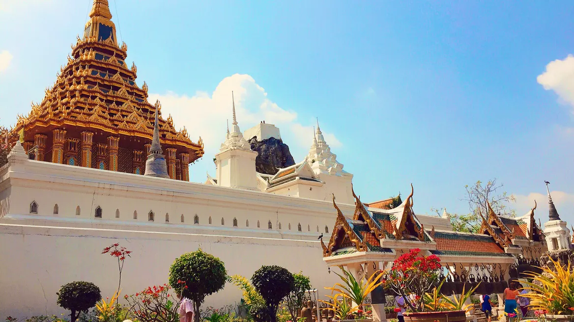 This station is Wat Phraputtabath. How beautiful you need to come and see indeed
