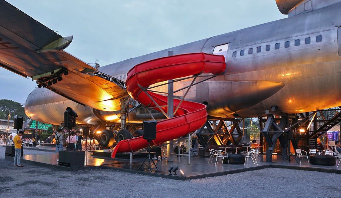 Plane market - many good foods