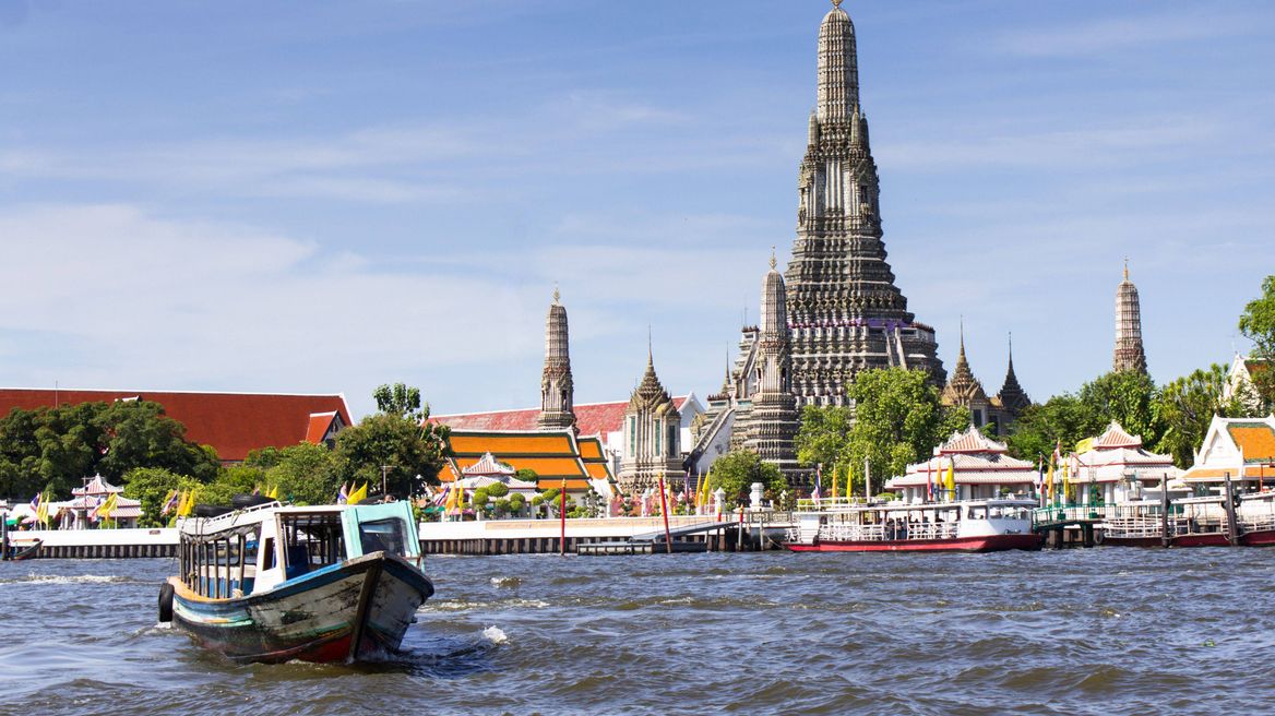Wat Arun by the riverside