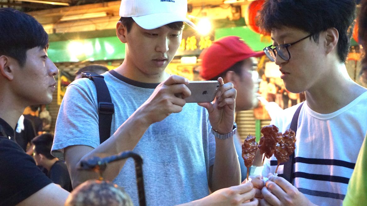 Korean guests are trying  to eat roast pork  and sticky rice.