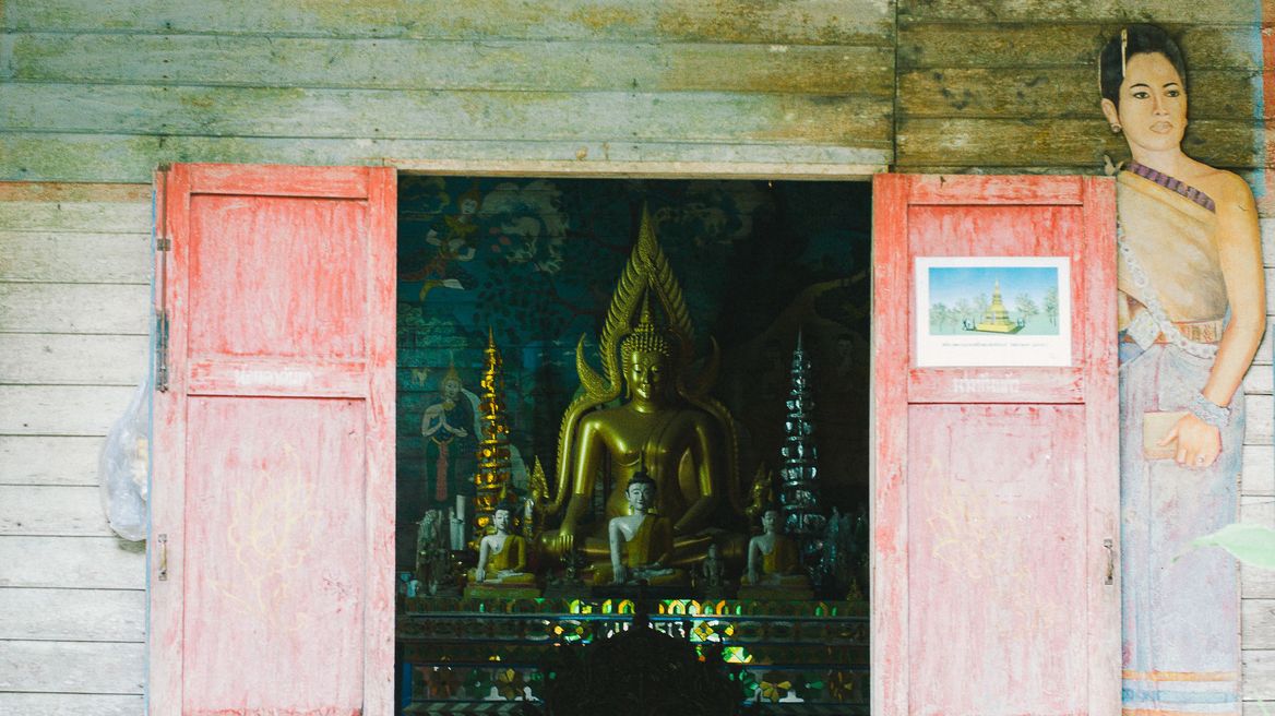 This is the only temple is the village and was built together with the community settlement. The chapel is in the middle of the pond; the old temple is made from hardwood, and the gable and roofs are carved from teakwood in a Lanna design.