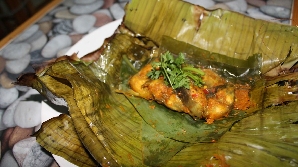 Abb Pa (Grill Fish in Banana leaf)