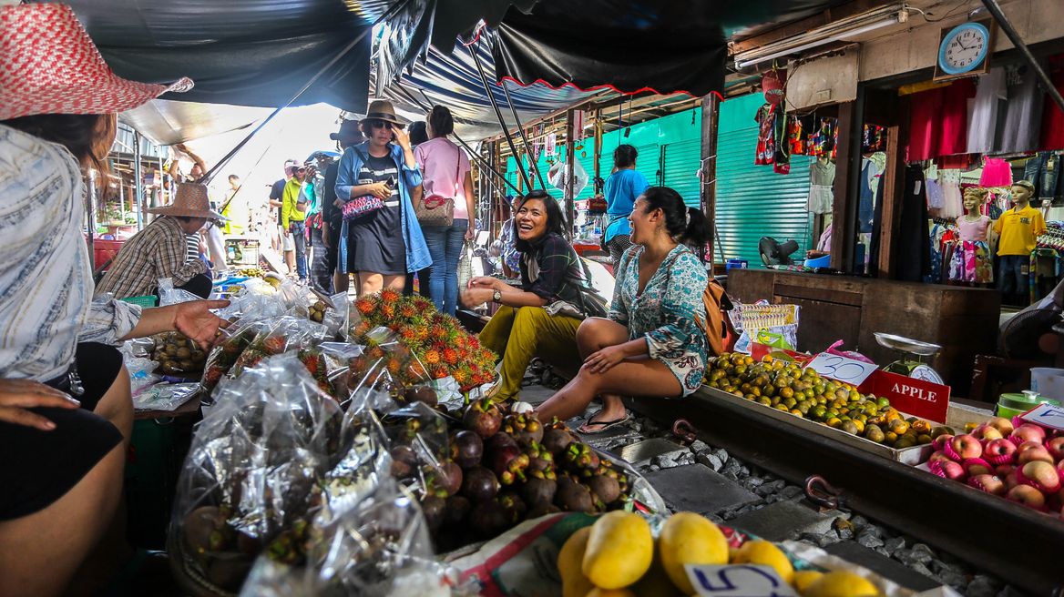 Maeklong Railway Market (Talad Rom Hub)