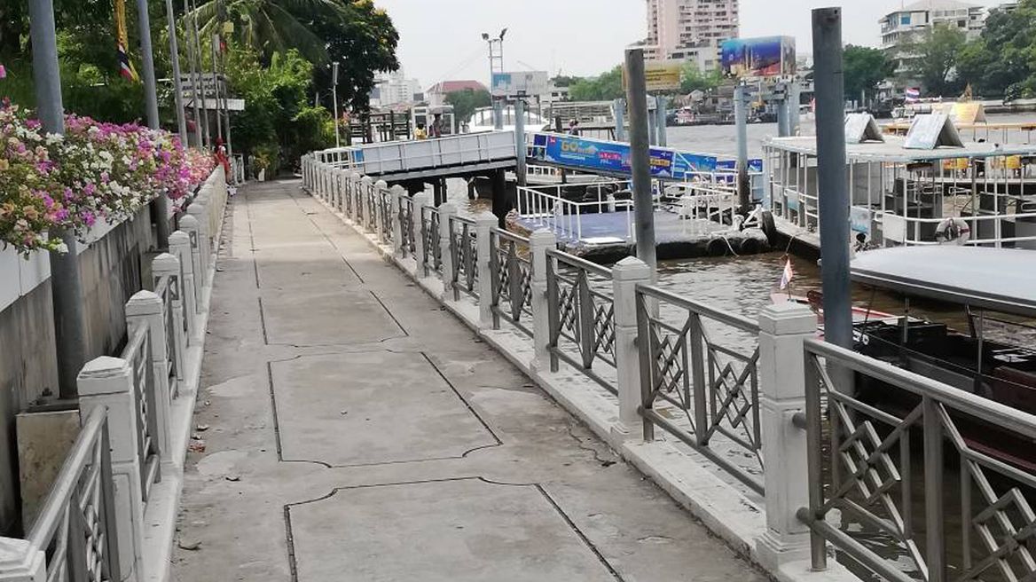 Alleyway nearby the river