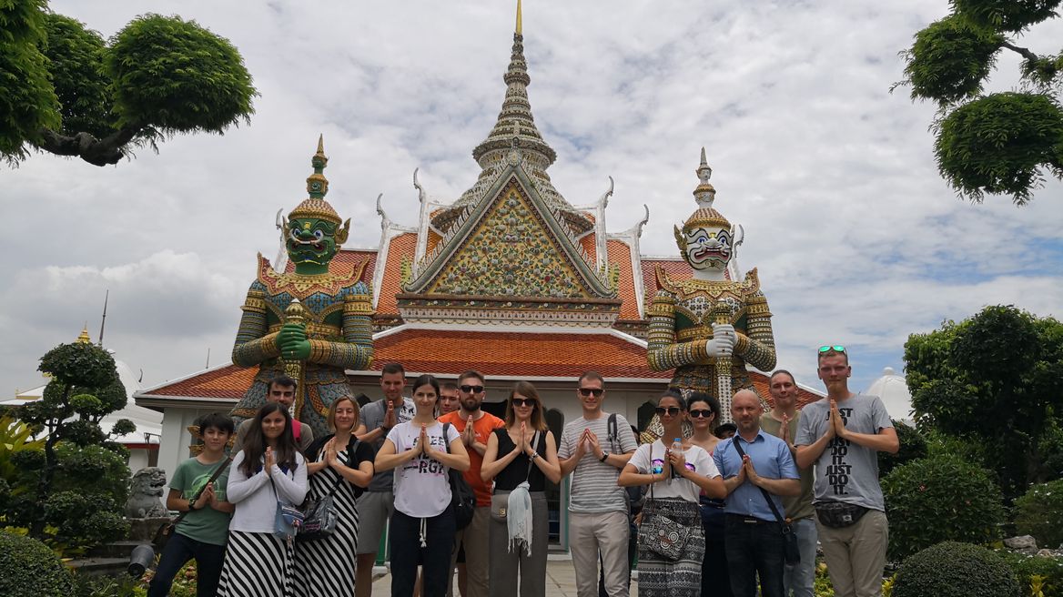 The 2 Giants at Wat Arun