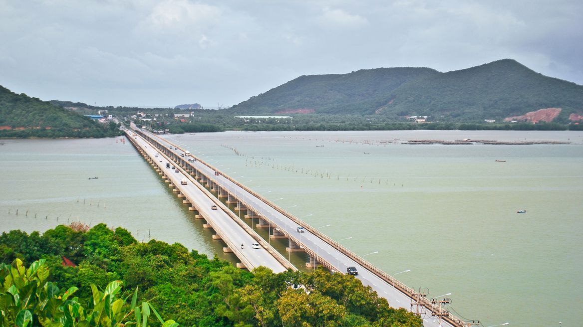 Tinsulanonda Bridge