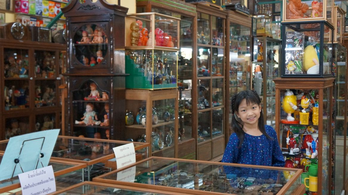 Millions of old stuffs at Suksasom Museum (as your choice)