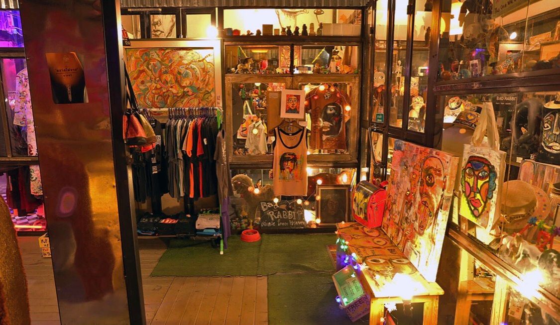 Enjoy variety of Thai products and souvenirs