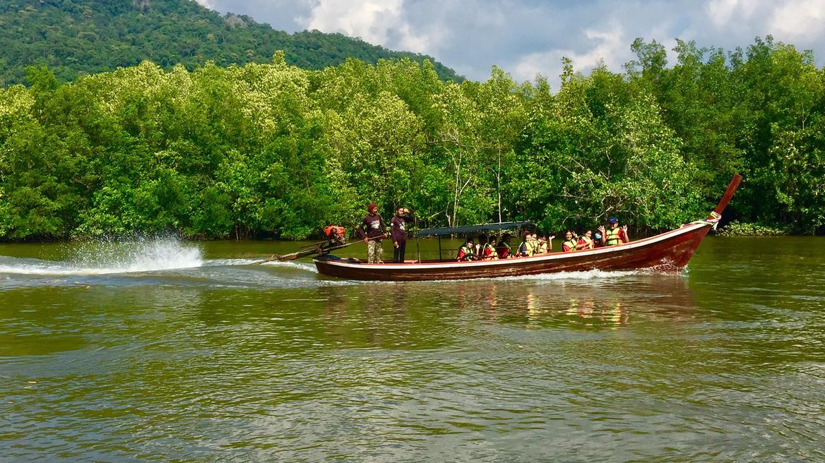 นั่งเรือหางยาวชมความสมบูรณ์ของระบบนิเวศที่ทะเลทุ่งหว้า