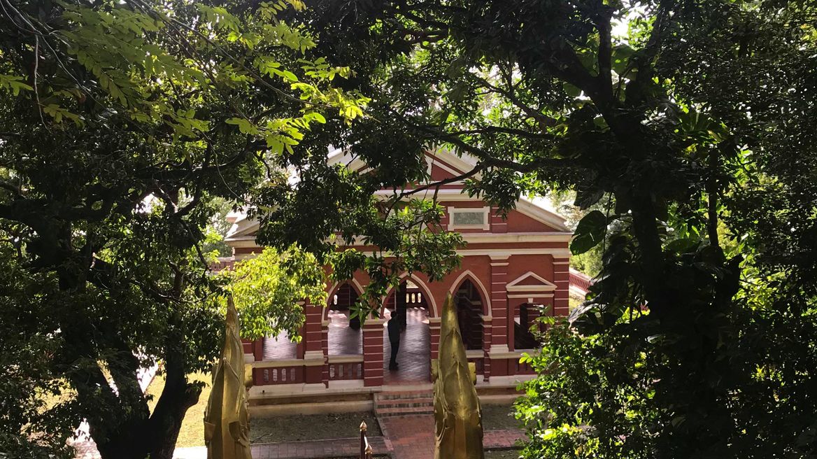 Red pavillion at Tang Kuan Hill