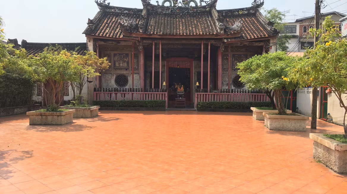 one of the oldest shrines in Thonburi, Kuan An Keng has been praised for its perfectly preserved wooden carvings and mural paintings. The shrine was awarded Best Architectural Preserve by the Association of Siamese Architects in 2008. At the center of the sacred venue is a statue of Guanying, the chinese goddess of mercy. The shrine also has an open-air roof that's reflective of traditional chinese-style architecture.