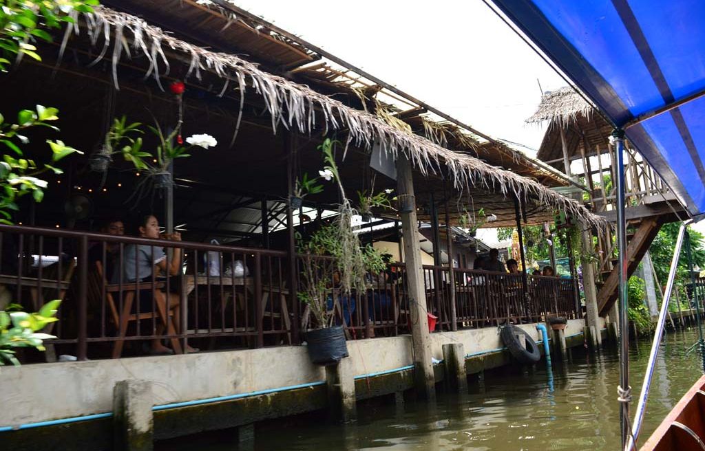 Latmayom floating market