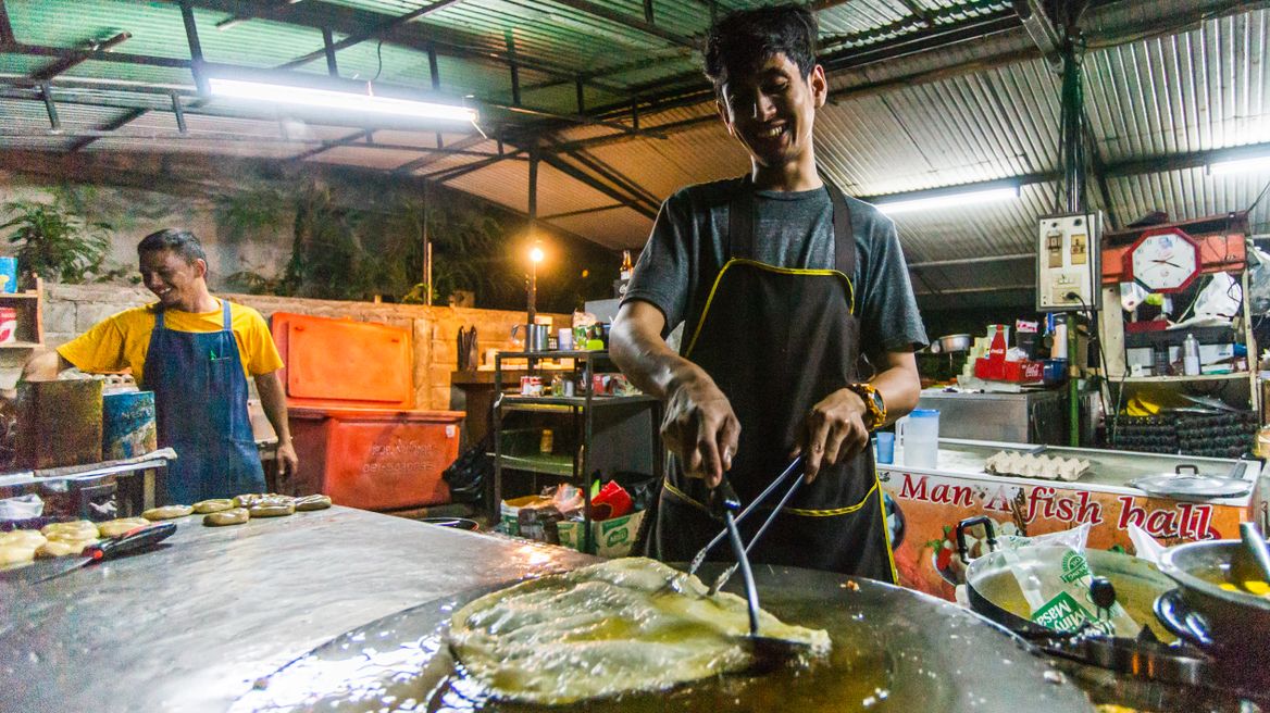 🥞Dessert is Roti but it’s very thin like tissue 