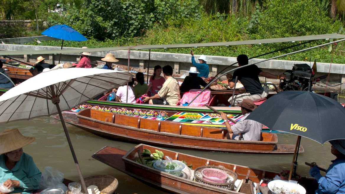 Enjoy the floating market vibe!