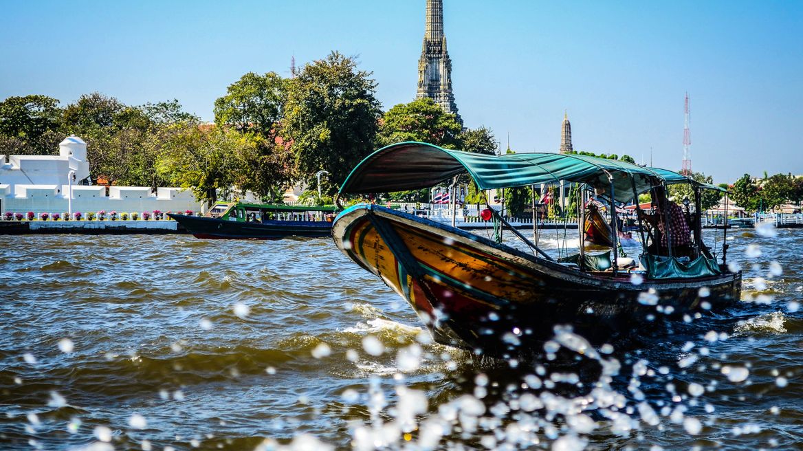 Long tail boat 
