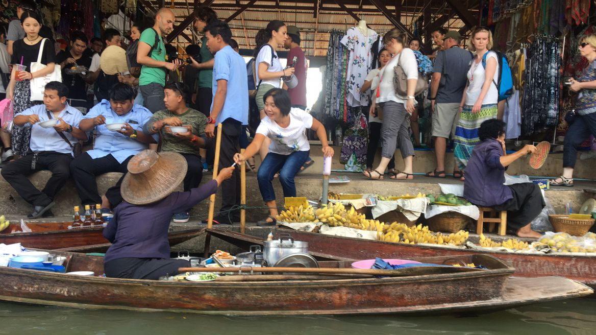 Damnoen Saduak Floating Market