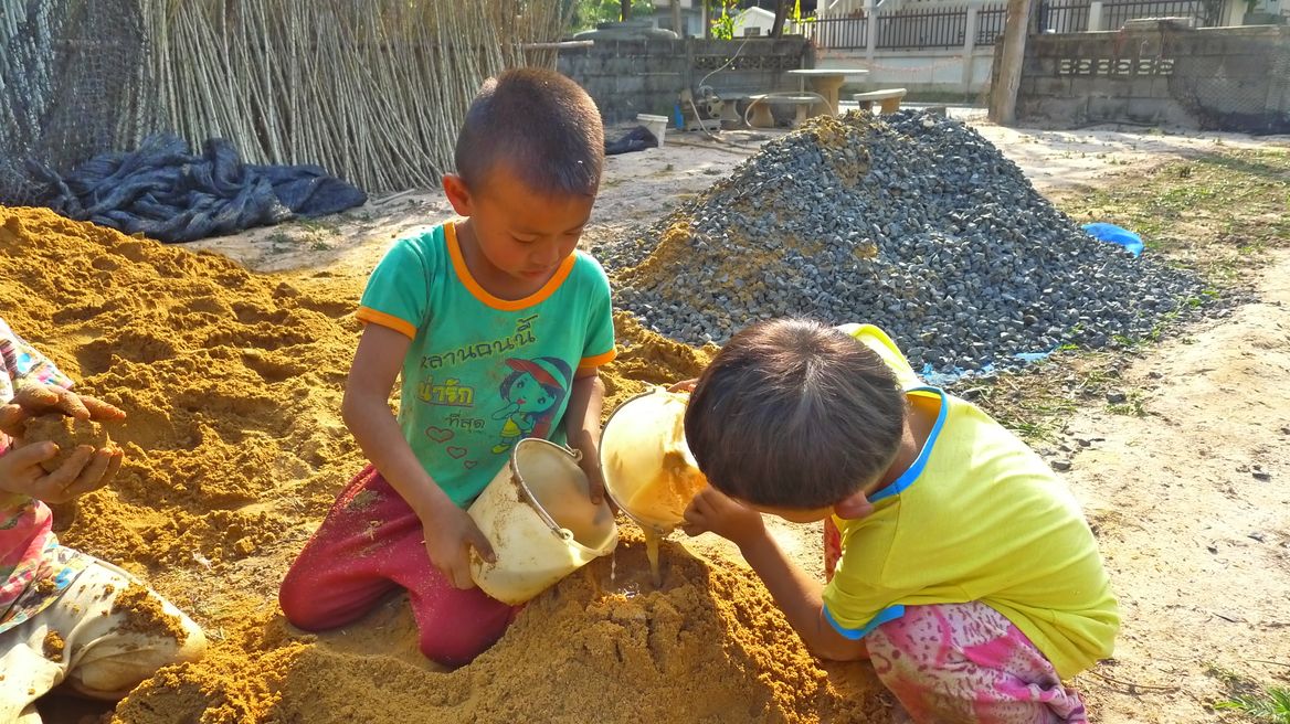 Made "Sand egg" for play "Sand egg clash games"