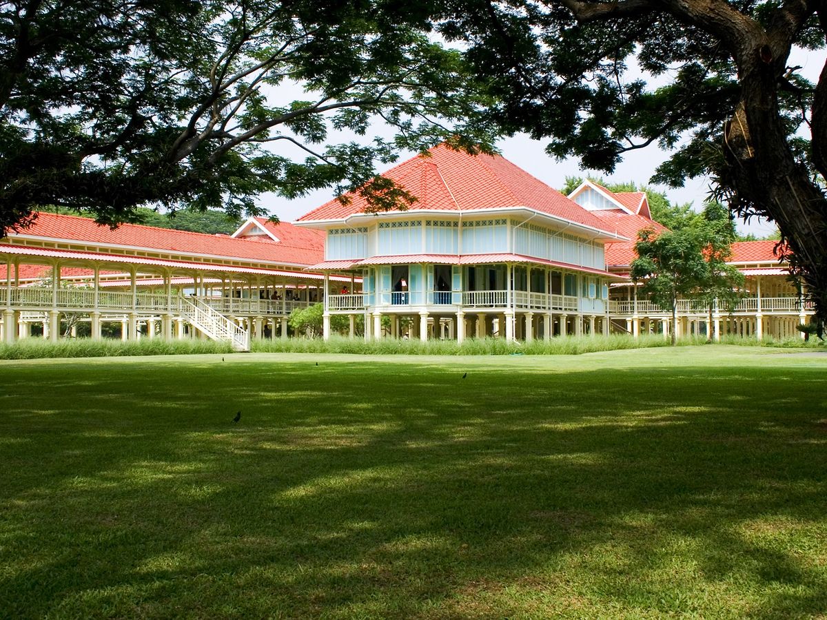 Mrigadayavan Palace from under the shades