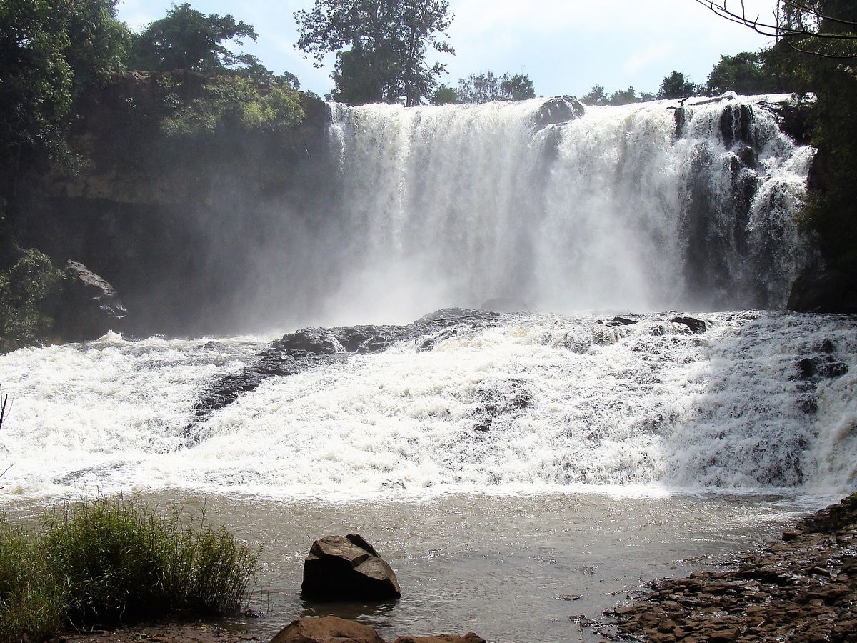bousra waterfall mondulkiri cambodia